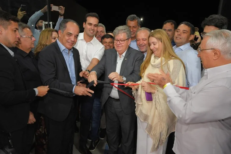 João Azevêdo inaugura Centro de Convenções de Campina Grande, anuncia o Imagineland e destaca novo momento no turismo de eventos da cidade