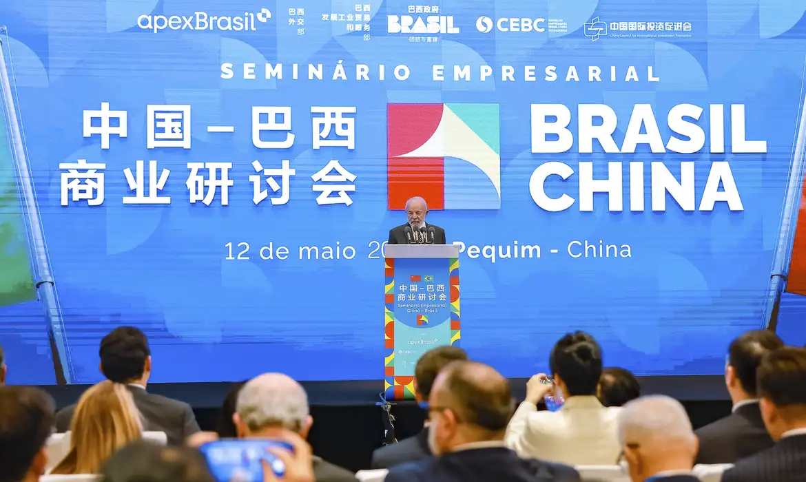 China vai investir mais R$ 27 bilhões em infraestrutura e tecnologia no Brasil, anuncia Lula