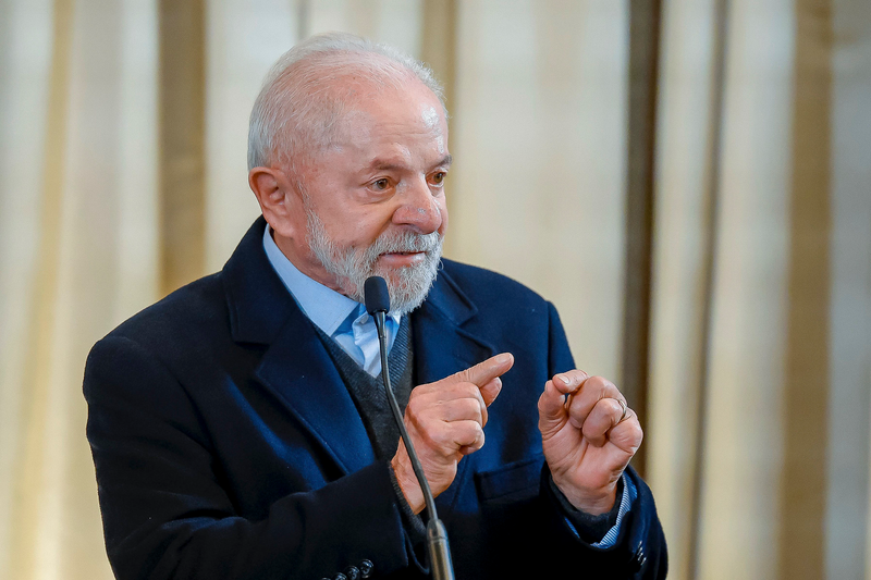 Escândalo do INSS: Lula não estipula prazo para devolução de recursos desviados e aponta gestão Bolsonaro como responsável