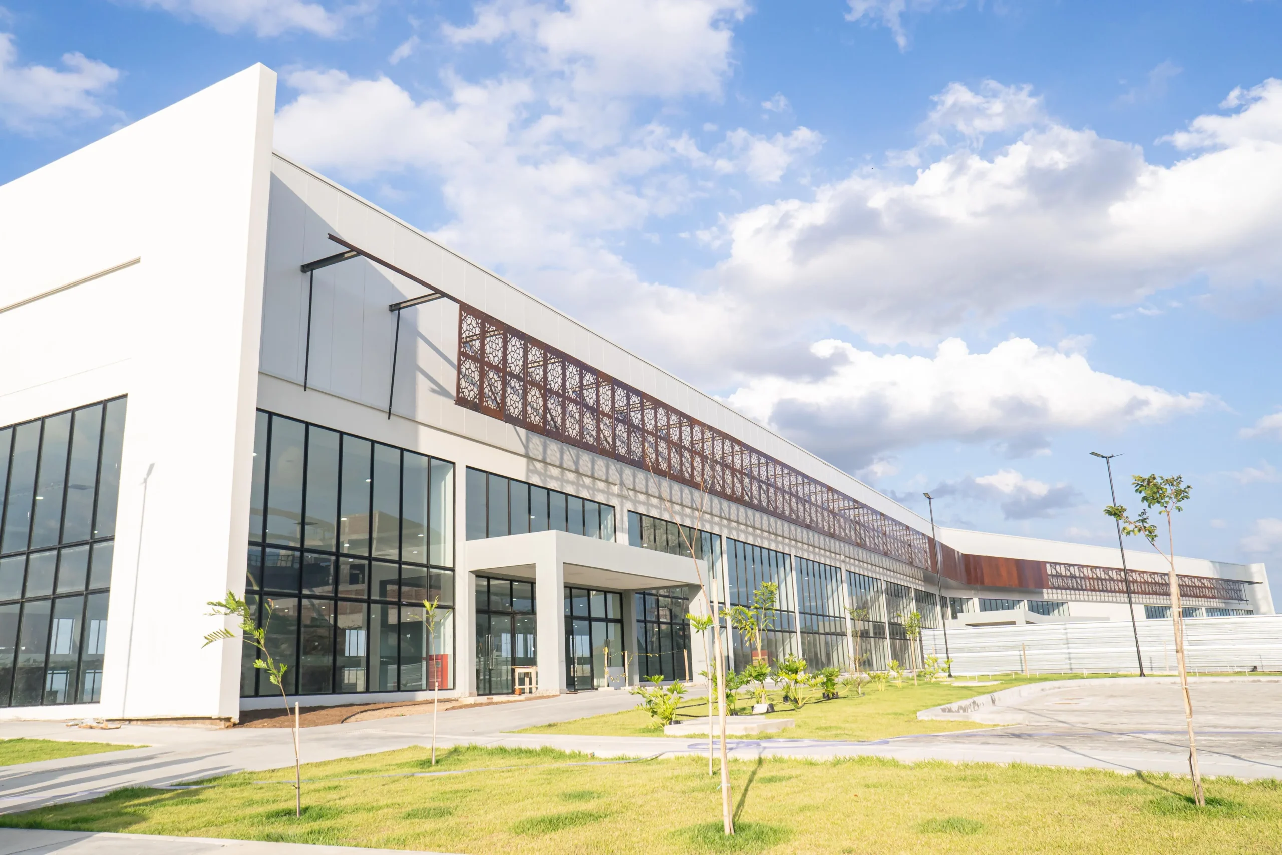 João Azevêdo anuncia inauguração de primeira etapa do Centro de Convenções de Campina Grande para o dia 21