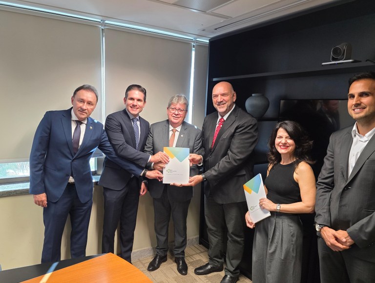 Governador João Azevêdo assinou, em Brasília, operação de crédito com o Novo Banco de Desenvolvimento (Banco do Brics)