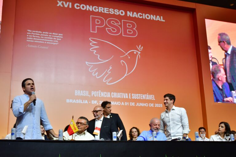 No Congresso do PSB, Hugo Motta destaca liderança de João Campos: "a renovação da esperança da boa política"