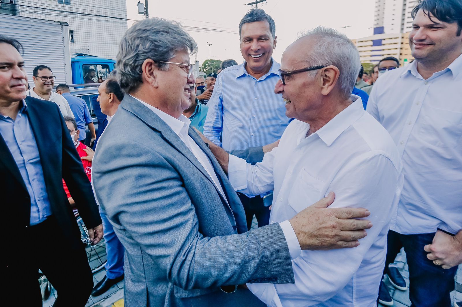 João Azevedo nega exclusão de Cícero Lucena e seus aliados da discussão sobre a formação da chapa para 2026