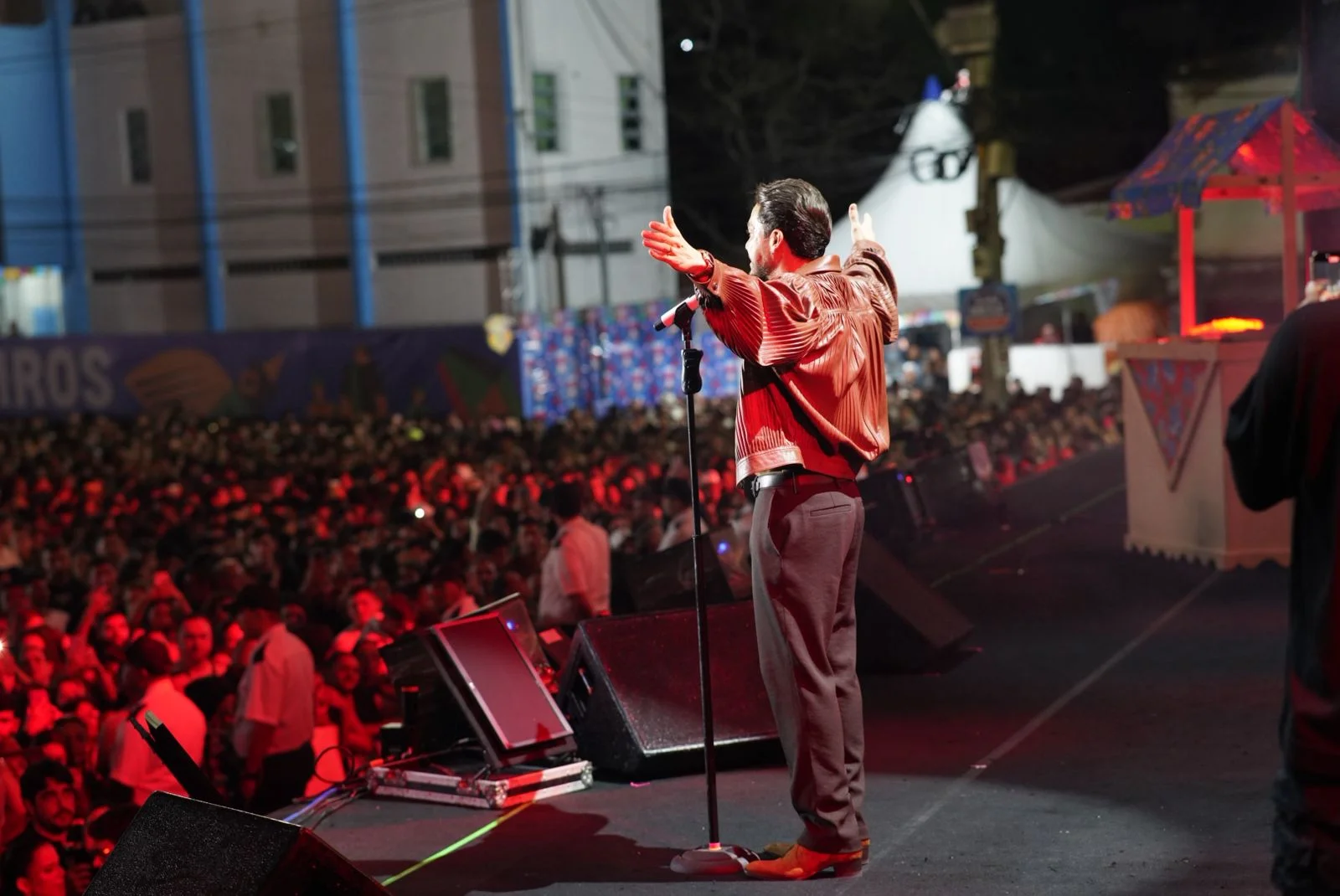 Quase 70 mil pessoas comparecem ao Parque do Povo para os shows de Wesley Safadão, Dorgival Dantas, Rey Vaqueiro e outros, no Maior São João do Mundo