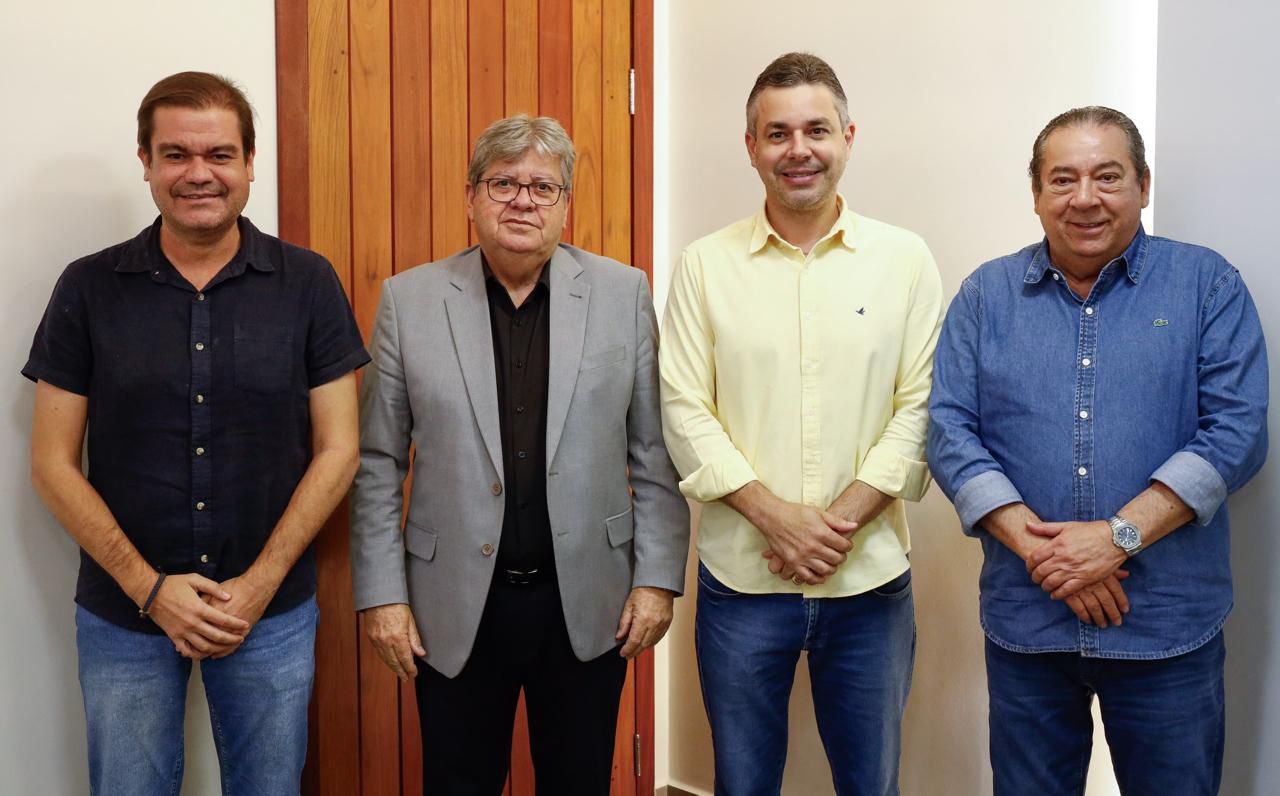 Ao lado de João Azevêdo, prefeito André Coutinho revela pacote de obras e ações para Cabedelo