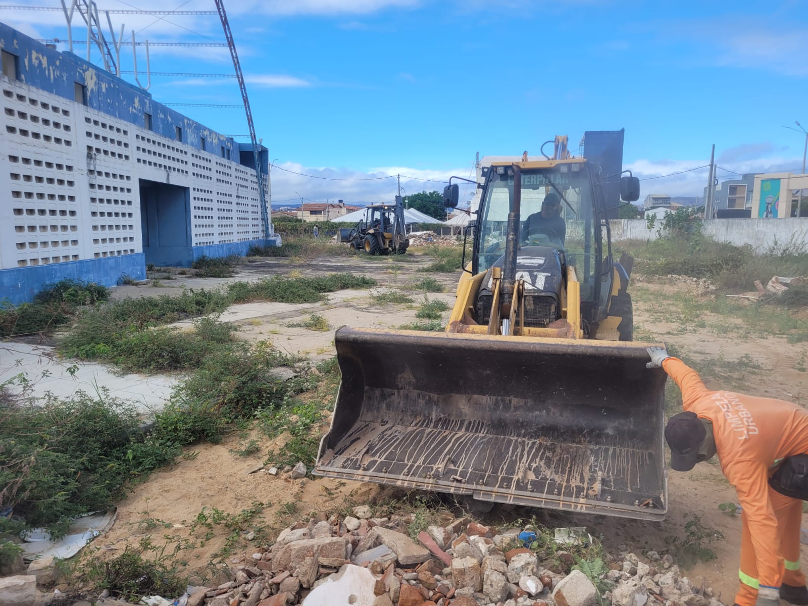 Prefeitura de Santa Luzia inicia limpeza da sede abandonada do Yayu Clube após decisão judicial que autoriza desapropriação