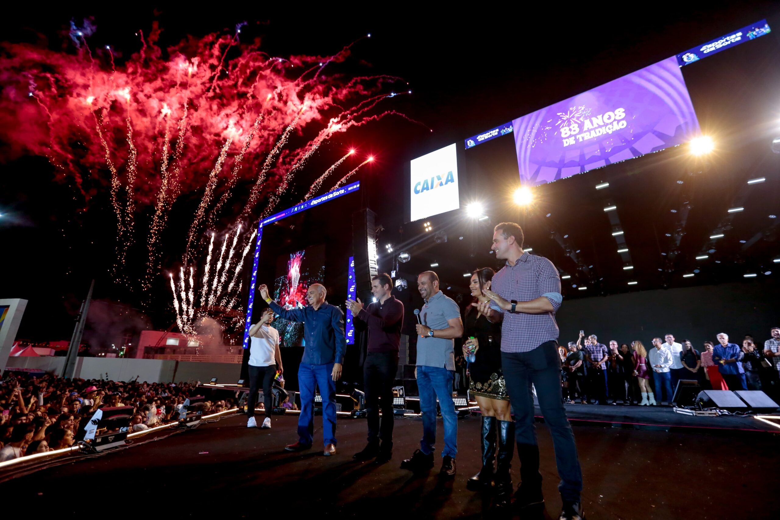 Hugo Motta e Lucas Ribeiro atestam grandiosidade do São João de Santa Luzia 2025 na noite de abertura histórica