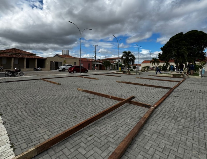 Palhoção do Povo começa a ser montado no município em Várzea para os festejos do João Pedro 2025