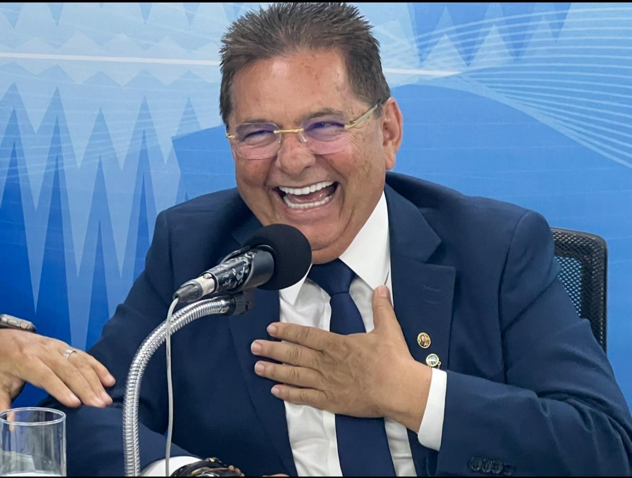 Com 9,3% das intenções de voto, Adriano Galdino cresce e ganha força na disputa pelo governo estadual
