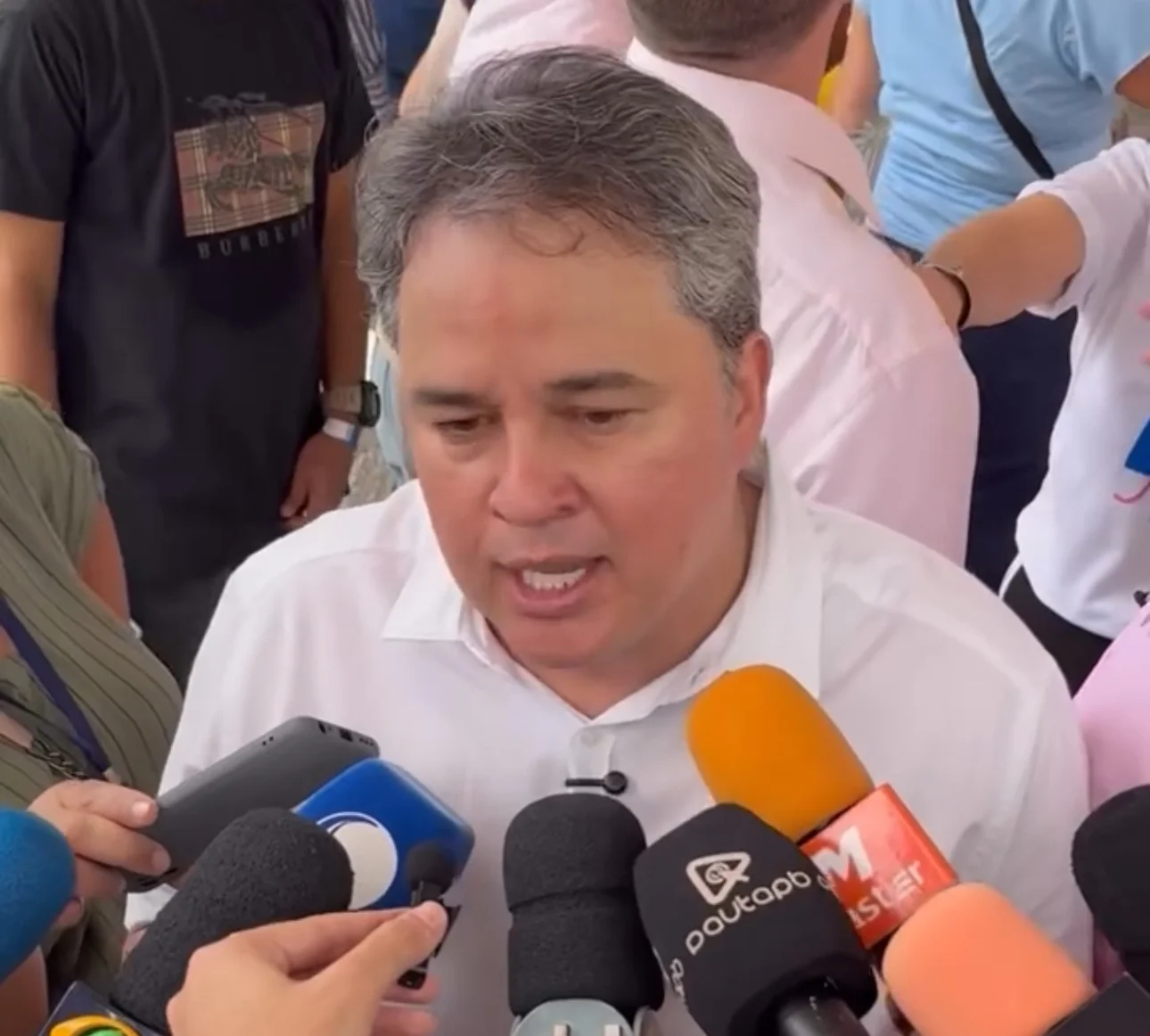 Efraim Filho coloca cargos federais à disposição de Lula: “Quem nomeia é o governo, quem deve exonerar também”