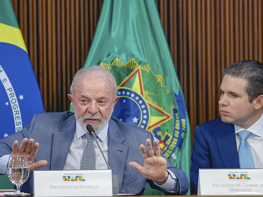 Lula evita Hugo Motta após crise do IOF: “Mexeram com a pessoa errada”, diz ministro