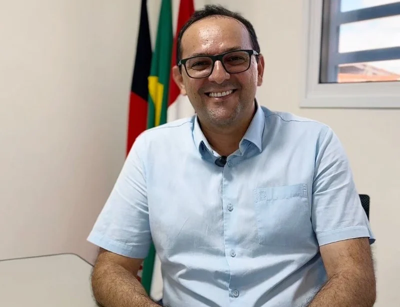 Prefeito Paulo Nóbrega antecipa, pela primeira vez na história de Várzea, o 13º salário dos servidores públicos
