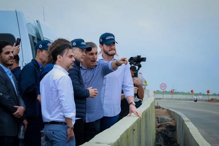 Ministro Renan Filho visita obras de duplicação da BR-230 em Campina Grande e anuncia entrega parcial até o verão