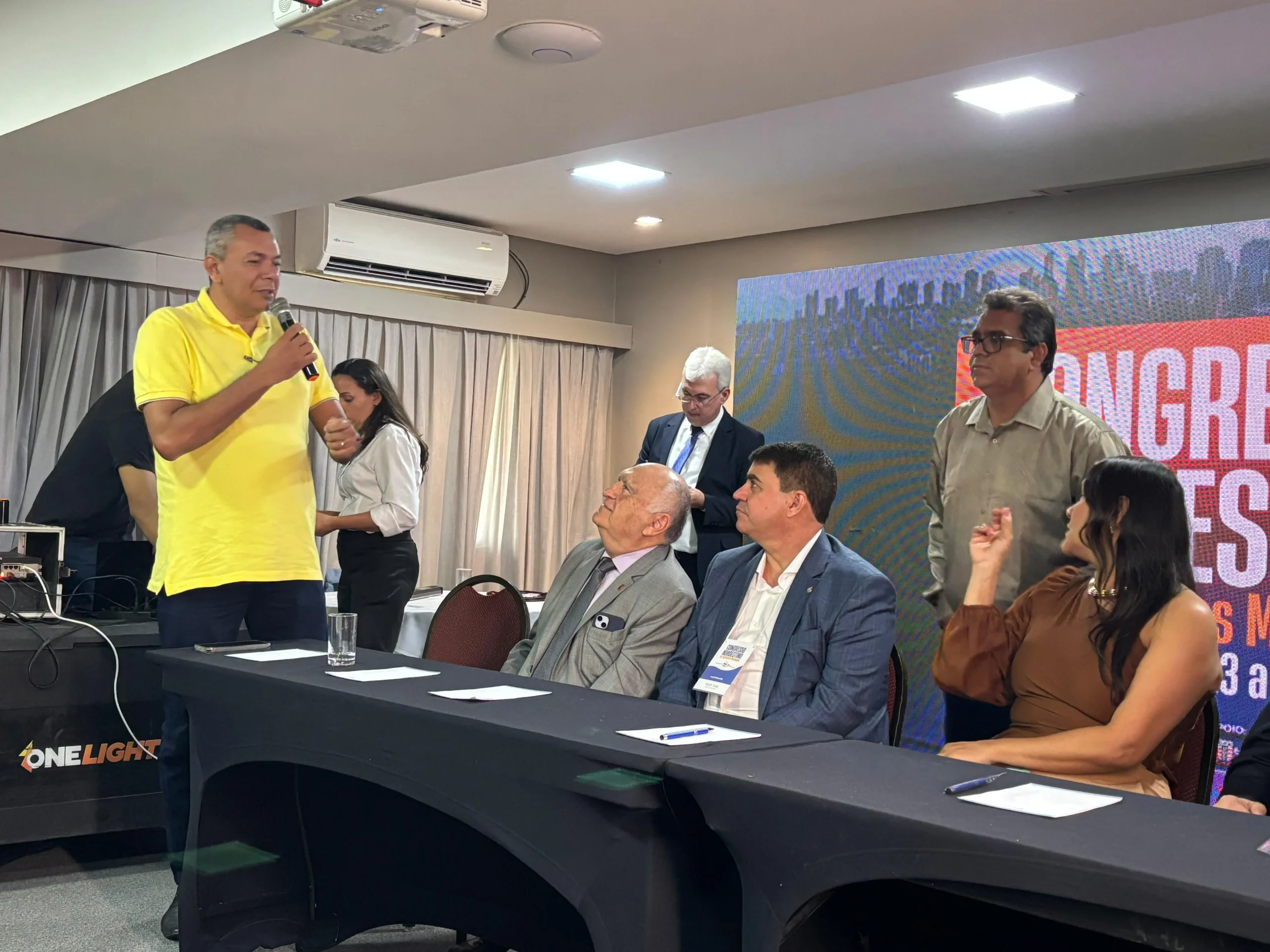 Félix Júnior participa da abertura do Congresso Nordestino de Legislativos Municipais e defende fortalecimento das câmaras municipais