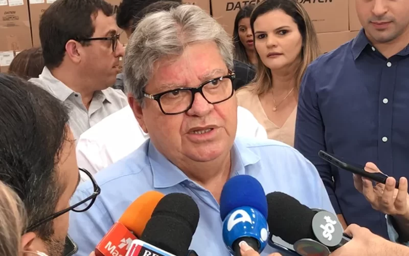 João Azevêdo ironiza oposição e minimiza disputa na base aliada: “Ruim é quem espera rompimento para ter candidato”