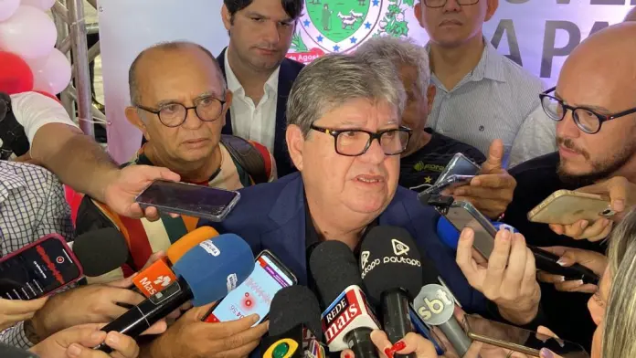 João Azevêdo rebate insinuações de Efraim sobre crise na base governista: “Não comento sobre quem espera rompimento para ter candidato”