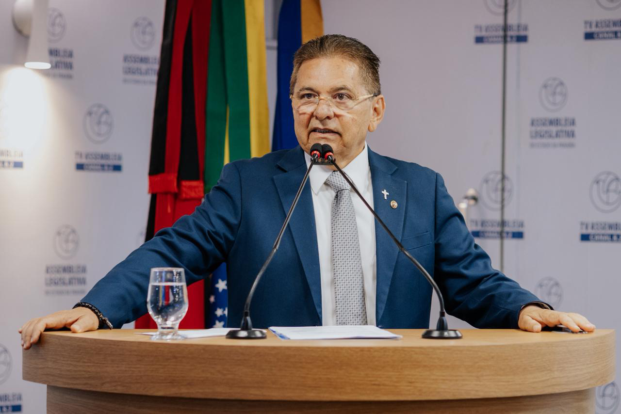 Adriano Galdino manda recado à base aliada, reage a pressões e diz: “Sou inquadrável”