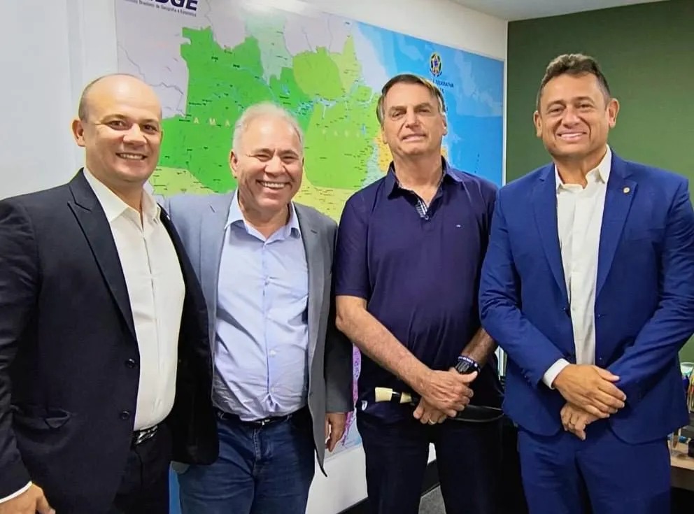 PF encontra sete políticos da Paraíba em listas de transmissão de Bolsonaro no WhatsApp; Alexandre de Moraes cobra explicações