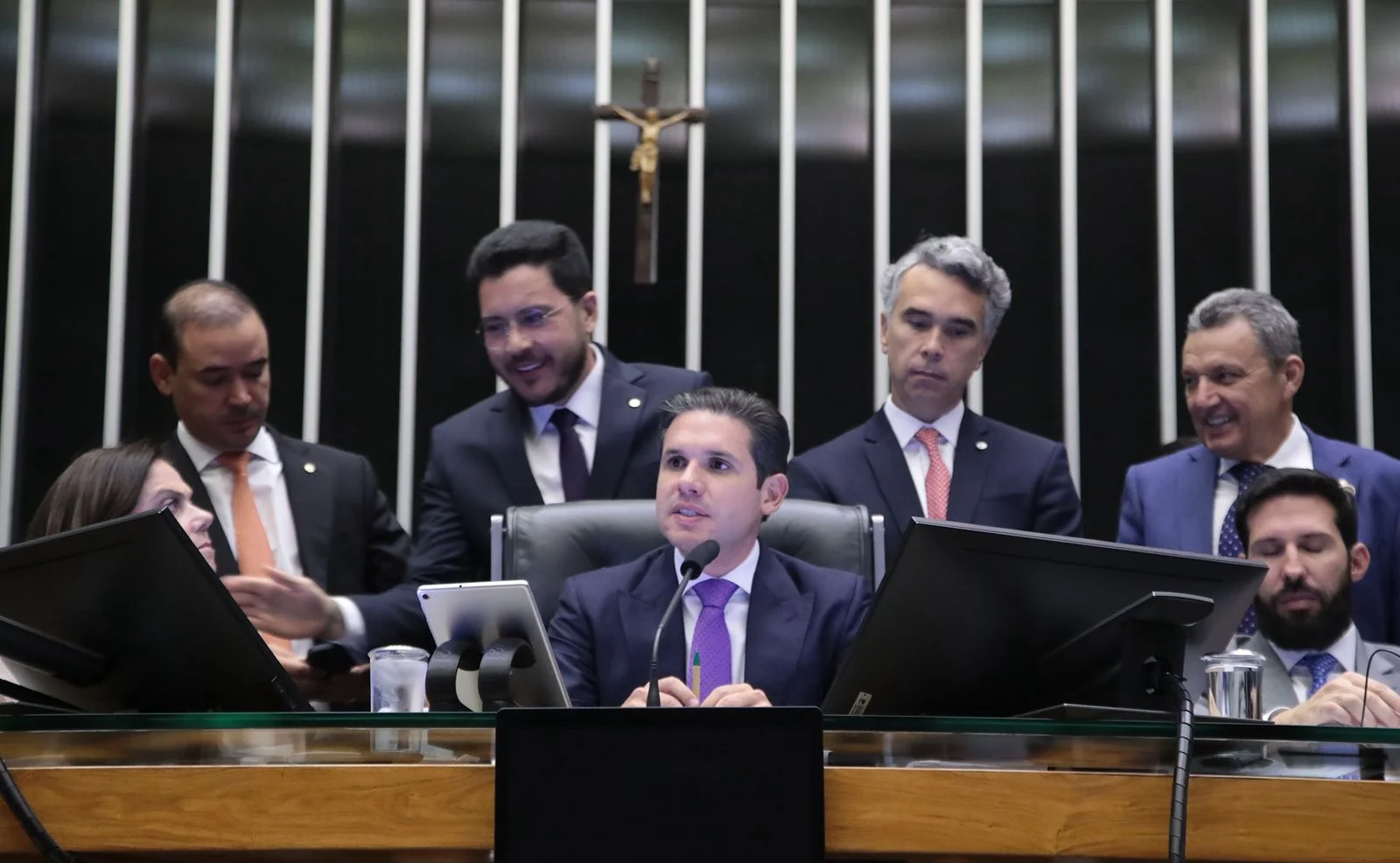 Hugo Motta anuncia criação de grupo de trabalho para combater a adultização de crianças e reforça prioridade da pauta na Câmara