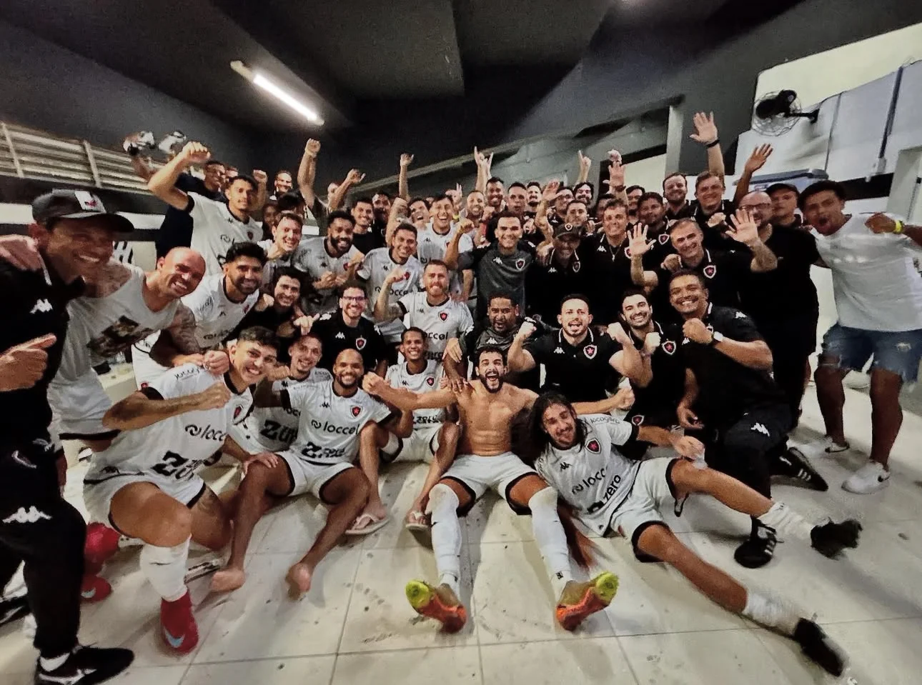 Botafogo-PB vence o Tombense no Almeidão, escapa do rebaixamento e segue na luta pelo G-8 da Série C