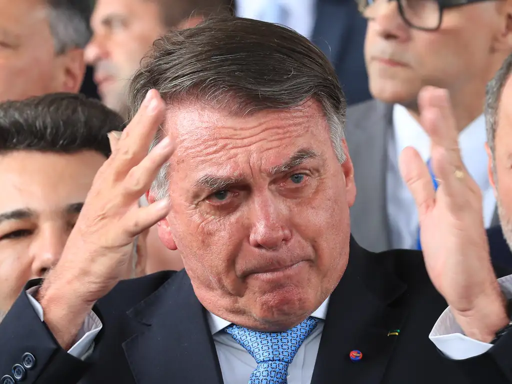Alexandre de Moraes decreta prisão domiciliar de Jair Bolsonaro