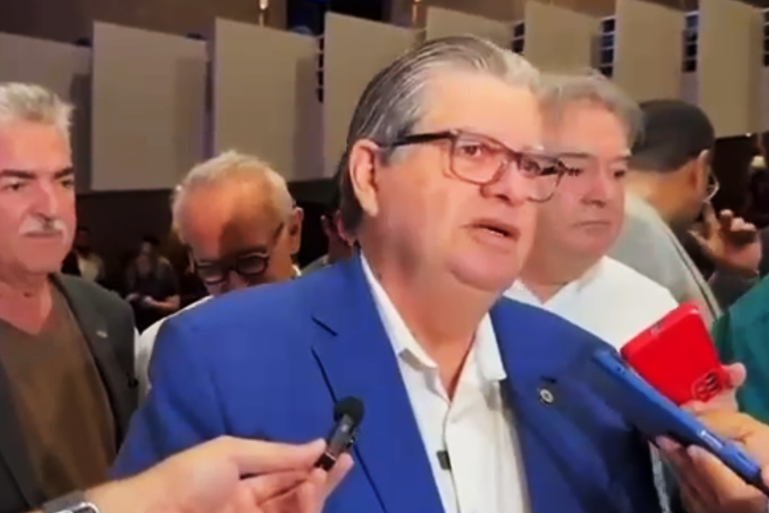João Azevêdo volta a discordar de Aguinaldo sobre prazo para escolha de candidato a governador