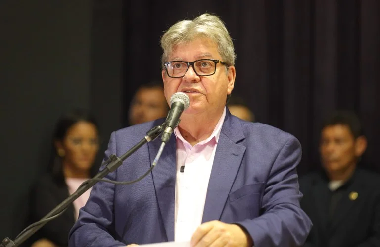 João Azevêdo reage a foto de Cícero com Cássio e alfineta a oposição: "Ainda esperam rompimento para se viabilizar”