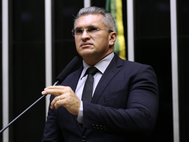 Julian Lemos: de “fascista” a “petista”