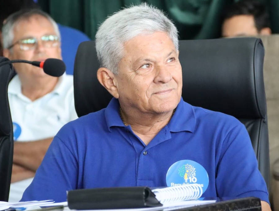 Justiça condena ex-prefeito de Pombal por autopromoção com dinheiro público em cadernos escolares