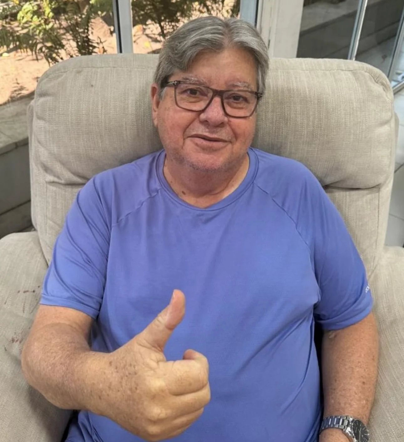 Após cirurgia, governador João Azevêdo recebe alta e agradece apoio: “Em breve estarei de volta”