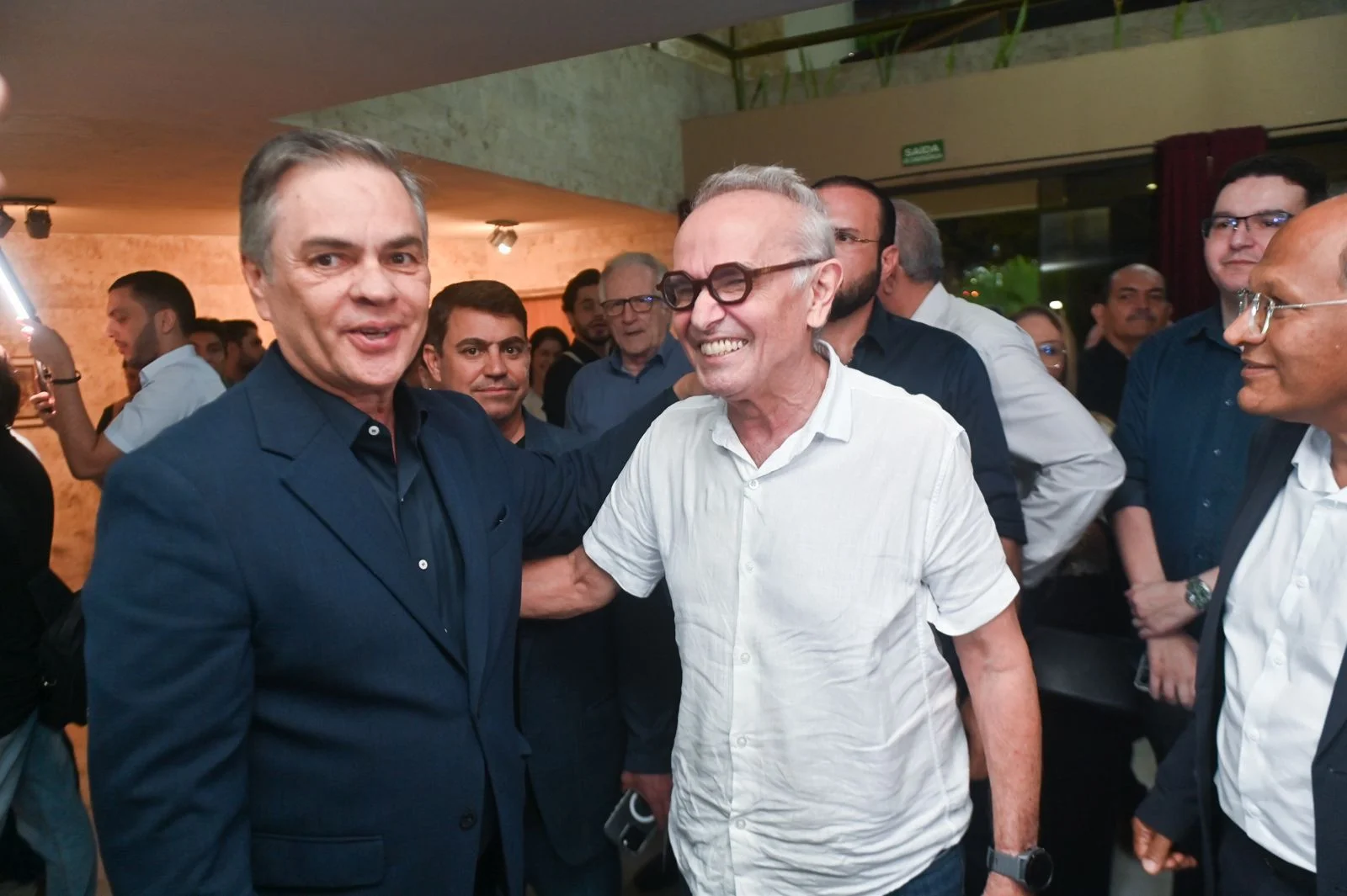 Cícero Lucena prestigia estreia de curta-metragem sobre Ronaldo Cunha Lima e relembra laços políticos e de amizade com o eterno poeta