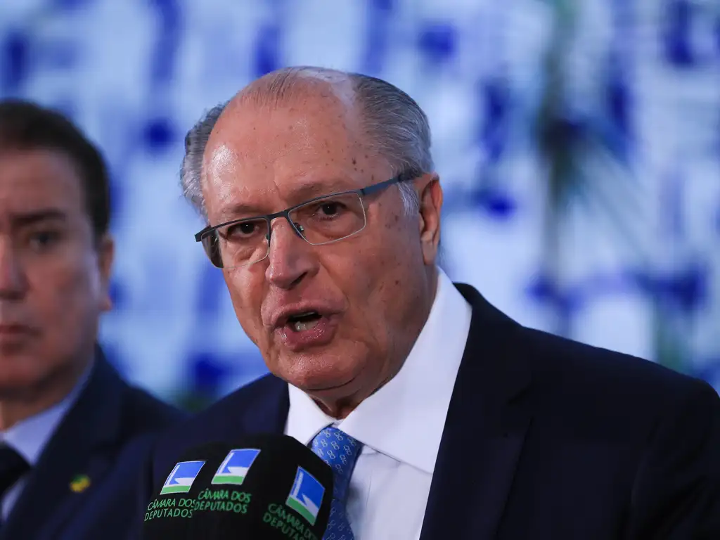 Geraldo Alckmin alerta que tarifaço de Donald Trump já afeta 3,3% das exportações brasileiras