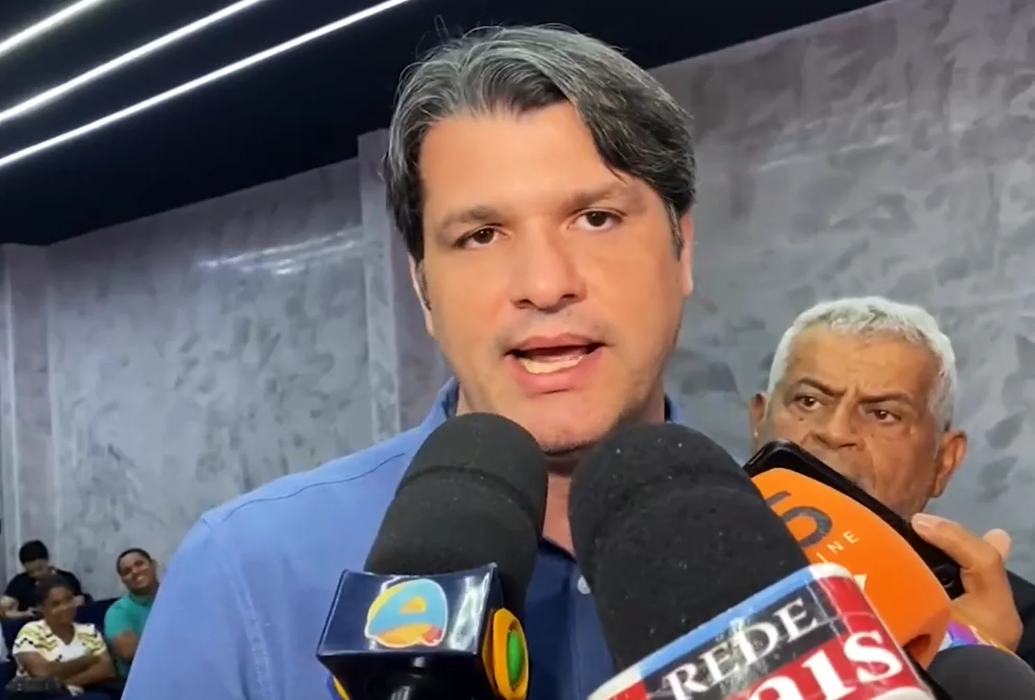 “Não vou dar palanque”, diz Leo Bezerra ao rebater pressão de Tibério por declaração de apoio a Lucas Ribeiro