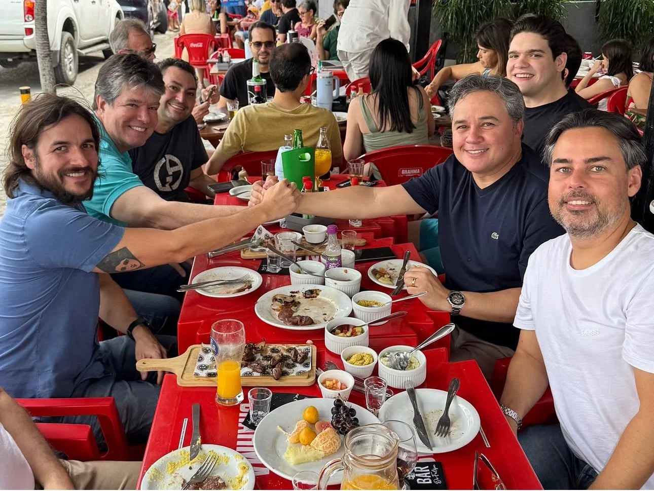No política e no bar: Efraim, Pedro e Ruy ensaiam pacto que pode redesenhar oposição na Paraíba