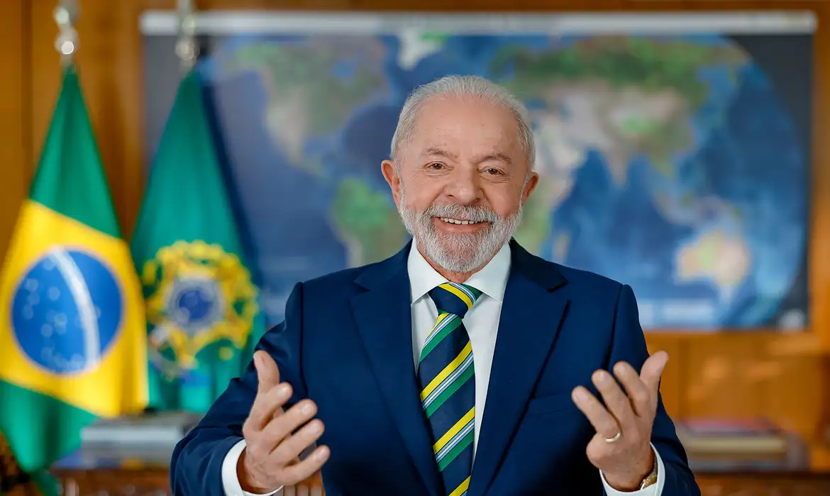 Em rede nacional, Lula exalta soberania nacional, critica “traidores da pátria” e convoca união em defesa da democracia