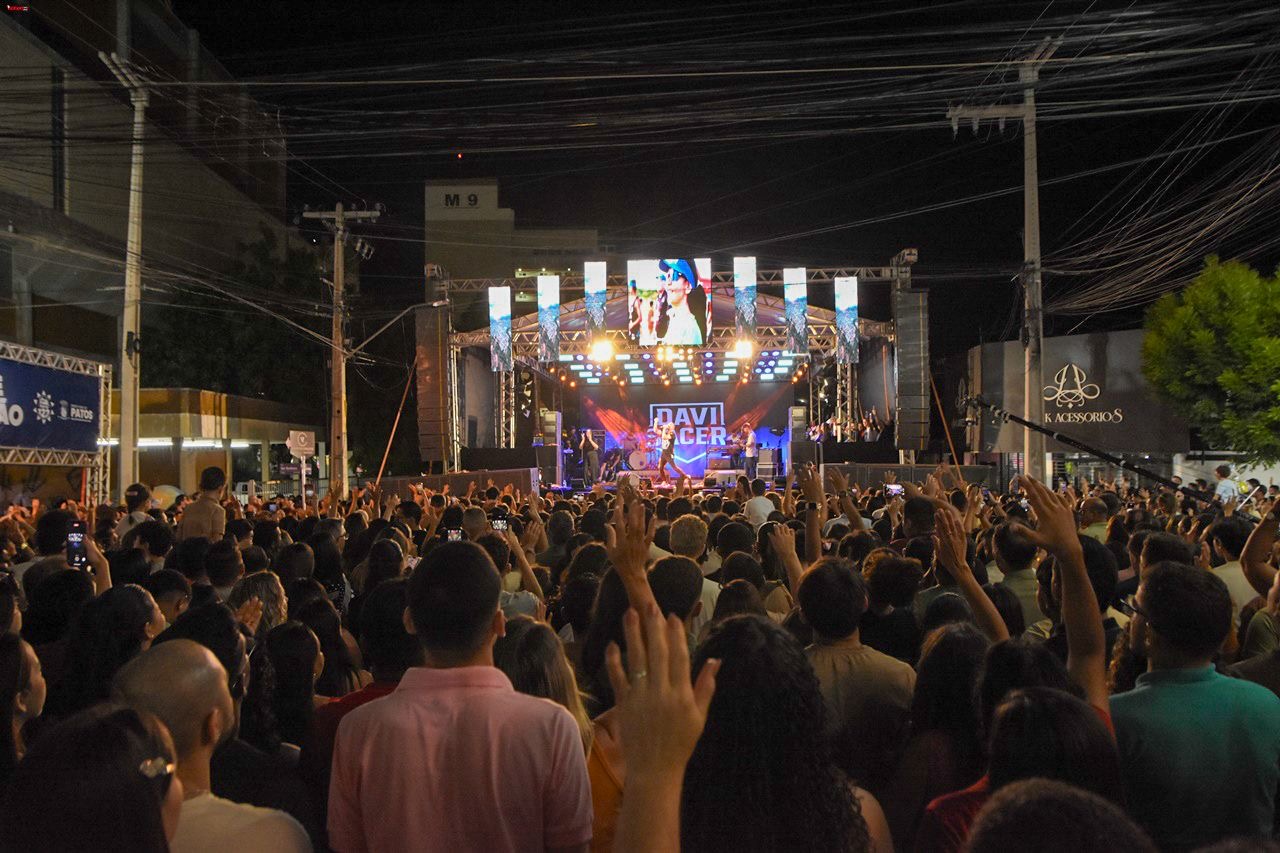 Show gospel de Davi Sacer celebra os 122 anos de Patos e reúne multidão na 3ª edição do Louva Sertão