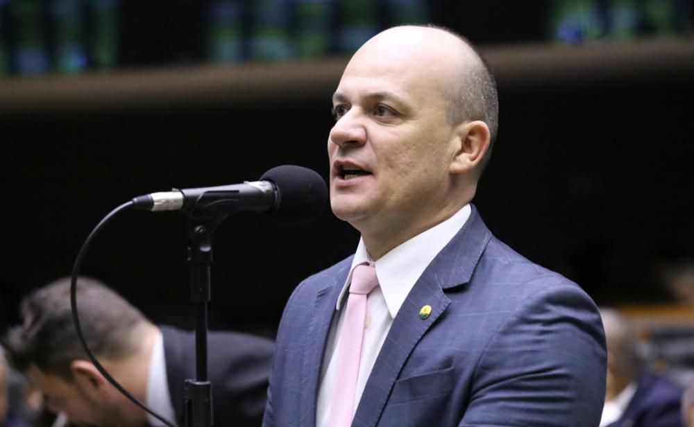 Com patrimônio de R$ 1 milhão, Cabo Gilberto critica isenção do IR até R$ 5 mil e usa preço de iPhone como exemplo