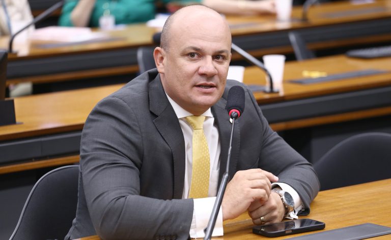A preocupação de Cabo Gilberto não é com os mais pobres, mas com quem pode comprar iPhone
