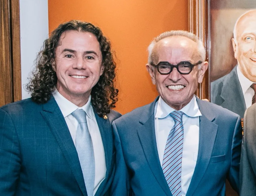 Apoio de Cícero a João Azevêdo incomoda Veneziano, que cobra definição de segundo nome ao Senado e admite prejuízos na pré-campanha