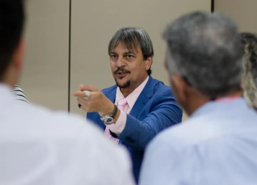 Paraibano vira “terror do Centrão” em Brasília e se torna responsável por consolidar demissões de apadrinhados infiéis ao governo