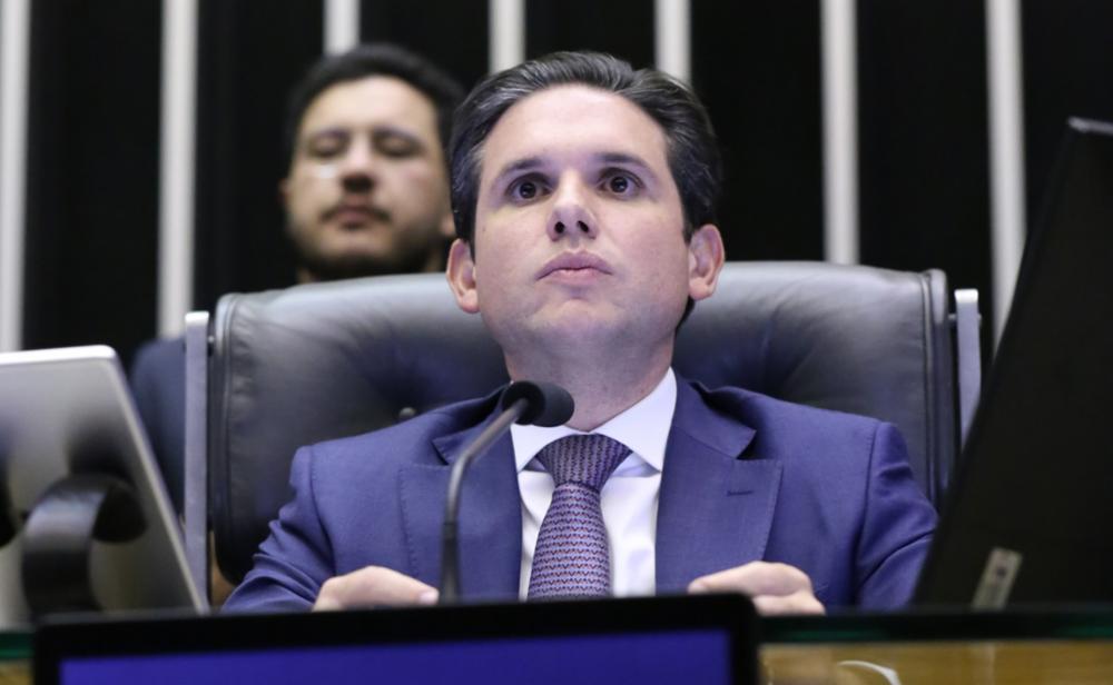 Hugo Motta celebra aumento da isenção do Imposto de Renda como marco de justiça fiscal e avanço social no Brasil