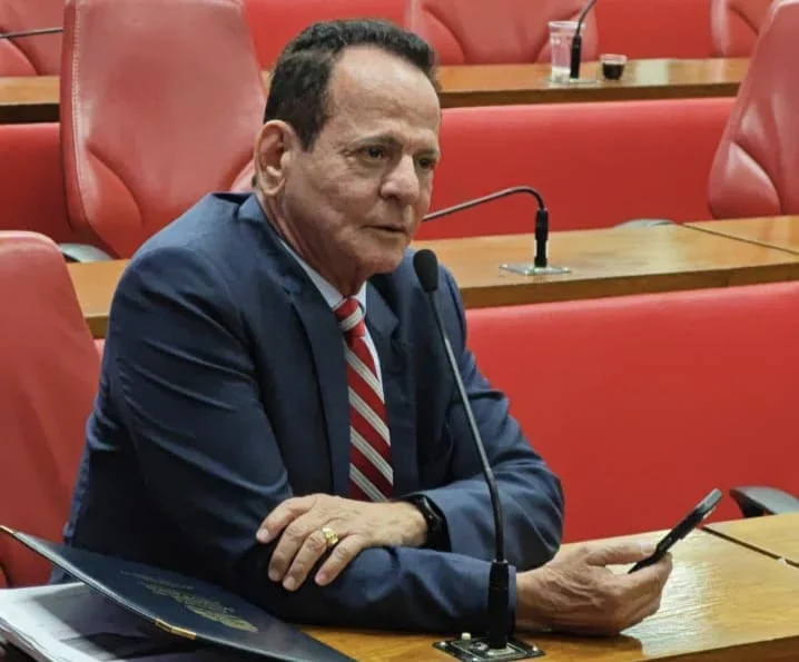 Marcos Vinícius cobra reforço na fiscalização de bebidas e homenageia pesquisadores da UEPB por inovação no combate ao metanol