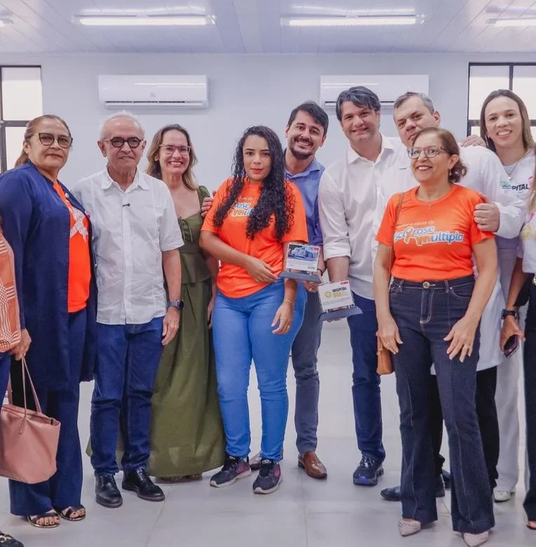 Cícero Lucena e Léo Bezerra no hospital Dia Irmã Beatriz Fragoso - Foto: Divulgação