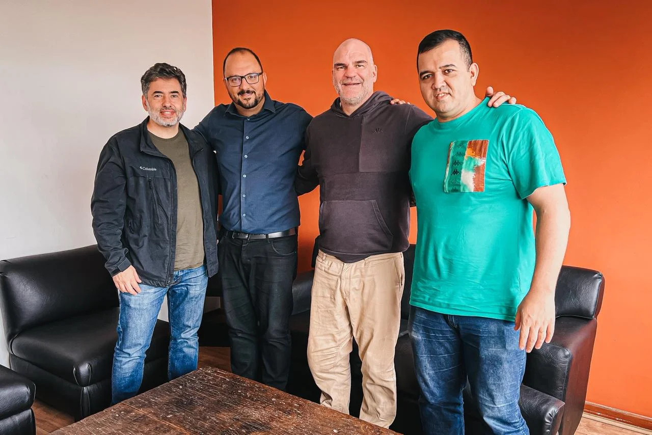 Diretor Marco Félix no showroom da Kappa, em São Paulo