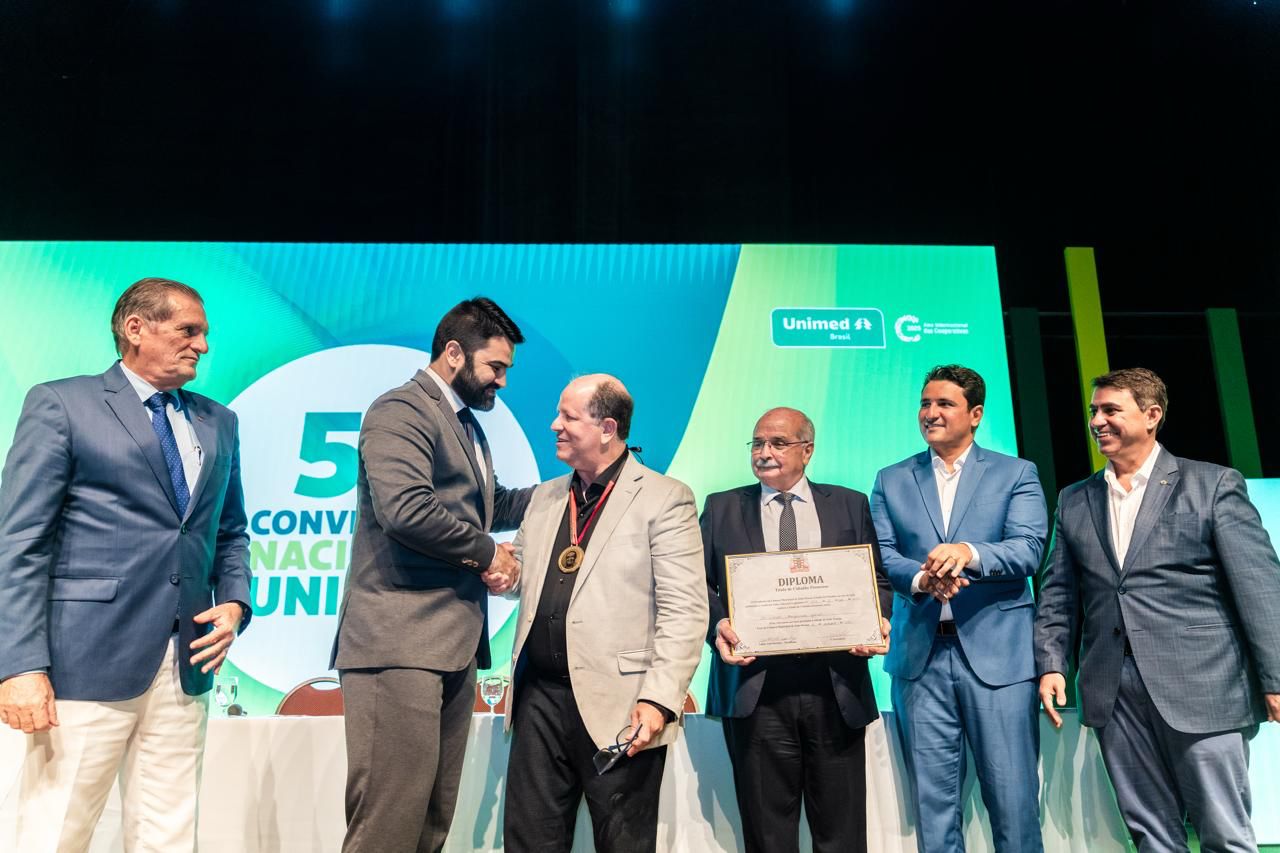 Presidente da Unimed João Pessoa é homenageado pela Câmara Municipal de João Pessoa
