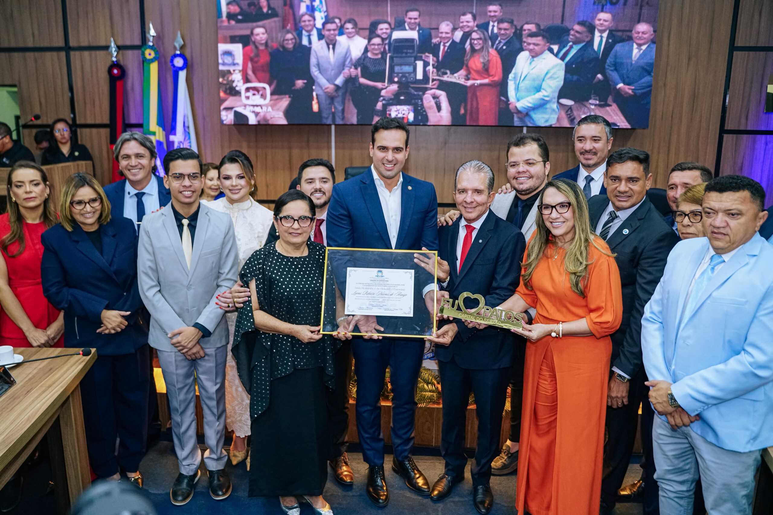 Lucas Ribeiro recebe título de cidadão patoense em sessão solene pela comemoração de 122 anos do município
