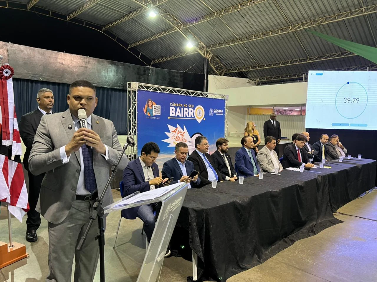 Vereadores discutindo questões relacionadas ao bairro de Mangabeira