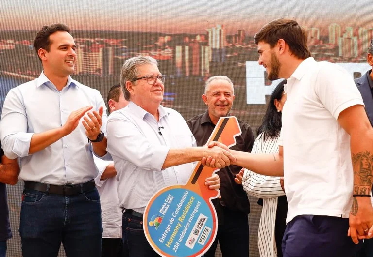 Governador João Azevedo na entrega das chaves - Fotos: Francisco França