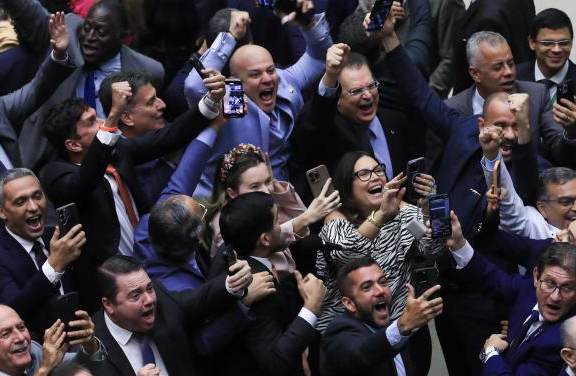 Maioria da bancada paraibana vota com o governo e rejeita retirada de MP que elevava tributos para meta fiscal de 2026