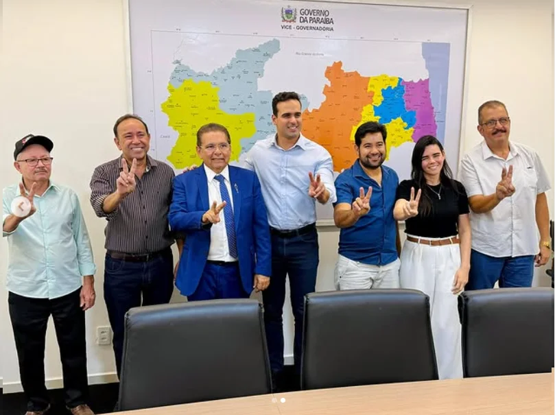 Prefeitos de Teixeira, Nova Floresta e Baraúnas confirmam apoio a Lucas Ribeiro após articulação de Adriano Galdino